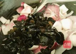 Illustration of how to make fried onions and fungus 8