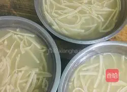 Illustration of how to make pig skin jelly 8