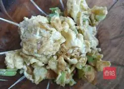 Illustration of how to make scrambled eggs with tomatoes 13