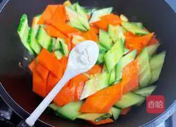 Illustration of how to make cucumbers and carrots 6