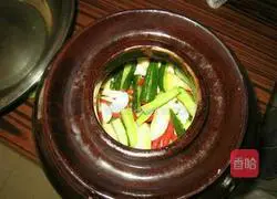 Illustration of how to make pickled cucumbers 17