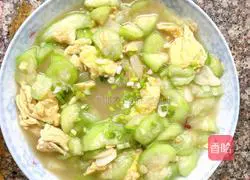 Illustration of how to make scrambled eggs with luffa 5