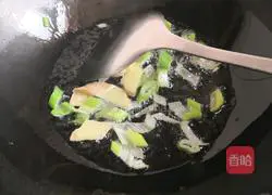 Illustration of how to cook eggplant with onions 4