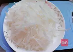 Illustration of how to make shredded coriander and radish 6