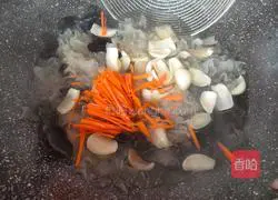 Illustration of how to make lily mixed with fungus 8