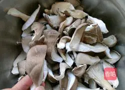 Illustration of how to make fried oyster mushrooms 1