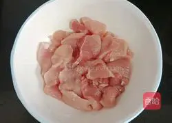 Illustration of how to make fried pork slices with lotus root 1