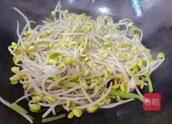Illustration of how to stir-fry soybean sprouts 13