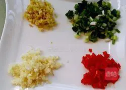 Illustration of how to make cold ear silk 2