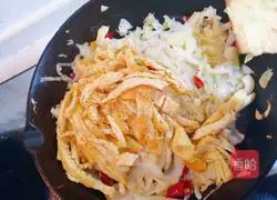 Illustration of how to make cabbage vermicelli 7