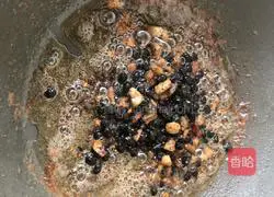 Illustration of how to make a fly head 13