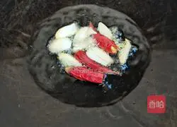 Illustration of how to stir-fry mung bean sprouts in vinegar 6