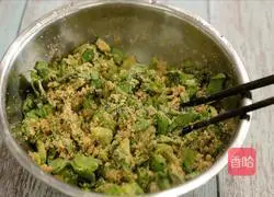 Illustration of how to steam chrysanthemum with rice flour 8