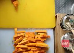 Illustration of how to make golden pumpkin strips 1