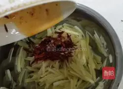 Illustration of how to make cold shredded potatoes 8