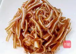 Illustration of how to make cold ear silk 1