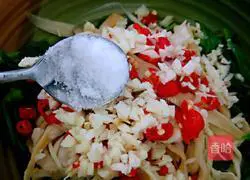 Illustration of how to make king oyster mushrooms with spinach 18