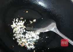 Illustration of how to mix spinach 4