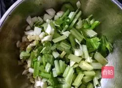 Illustration of how to make shiitake mushroom slices 2