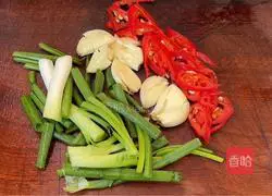 Shred by hand Illustration of how to make cabbage 1