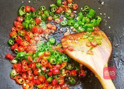 Illustrated recipe for stir-fried konjac with spicy sauce 10