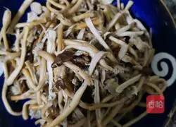 Illustration of how to make spicy tea tree mushroom 3