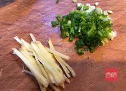 Illustration of how to stir-fry dried cabbage 3