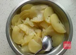 Illustration of how to make mashed potato rice buns 15