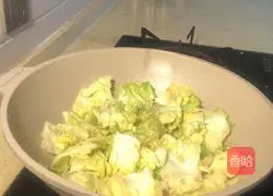 Illustration of how to make hand-shredded cabbage 2