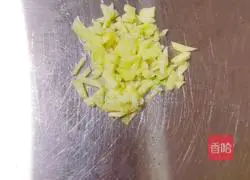 Illustration of how to make spinach with nuts 8