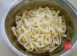 Illustration of how to make scallion oil noodles 14