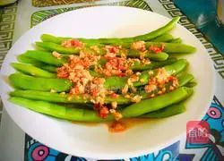 Illustration of how to make garlic plum beans 10