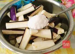 Illustration of how to cook eggplant and carrots 3