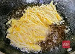 Fragrant Illustration of how to make fried enoki mushrooms 6