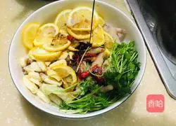 Illustration of how to soak chicken feet in lemon 9