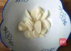 Illustration of how to make scrambled eggs with tomatoes and fungus 3