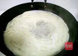Illustration of how to make saliva cold noodles 6
