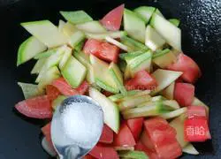 Sauteed tomatoes and zucchini Illustration of how to do it 9