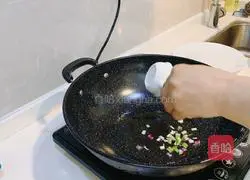 Stir-fried lotus root Illustration of how to make slices 5