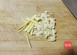 Illustration of how to make braised chicken wings and chicken feet 5