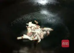 Illustration of how to make hand-shredded cabbage 2