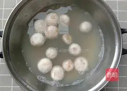 Illustration of how to make tomato sauce mushrooms 2