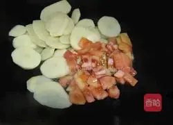 Illustration of how to make tomato-fried potato slices 2