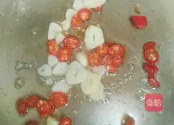 Illustration of how to stir-fry vermicelli with cabbage 6