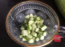 Illustration of how to make vegetarian stir-fried three dices 3