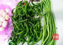 Illustration of how to make stir-fried long beans 1
