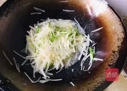 Illustration of how to make green pepper and potato shreds 7