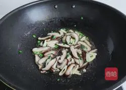 Illustration of how to stir-fry Chinese cabbage with mushrooms 6
