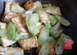 Illustration of how to make fried tofu with loofah 7