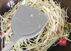 Hot and sour mung bean sprouts recipe 4